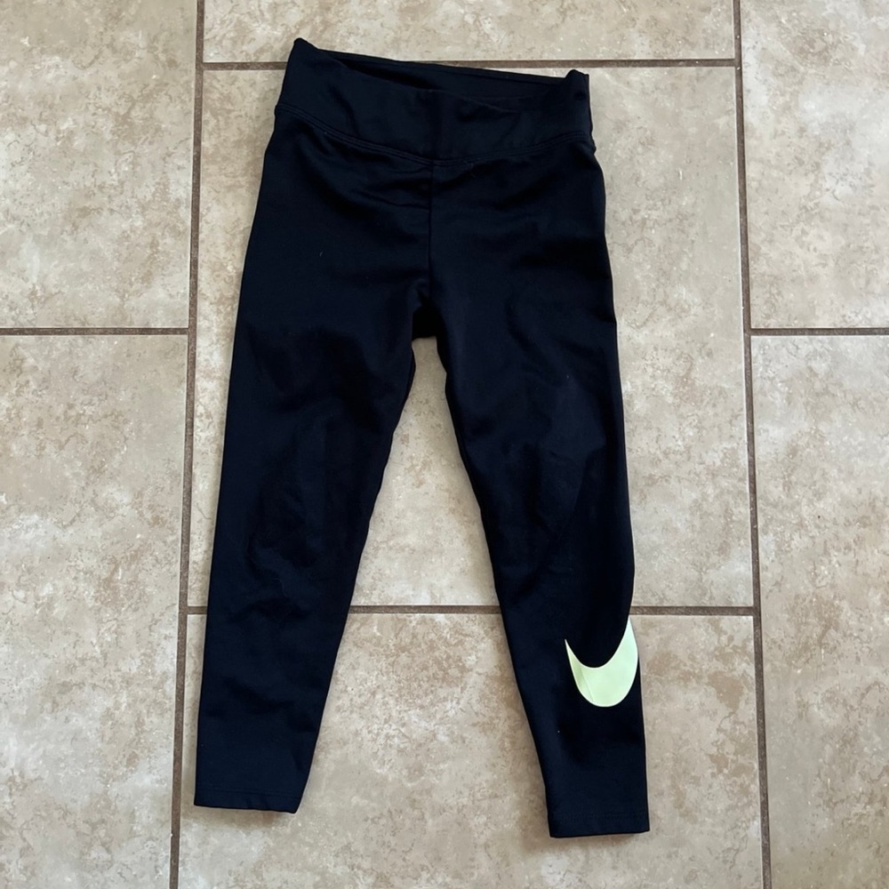 Nike girls capri pants